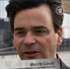 Martin Gaedt:  1 Std. Vorgespräch und 1 1/2 Std. Dreh für 3 Sätze im TV...