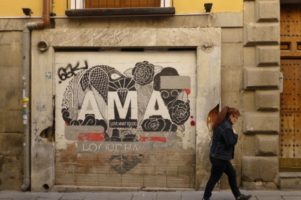 Love What You Do: Wandbemalung im historischen Literatenviertel in Madrid