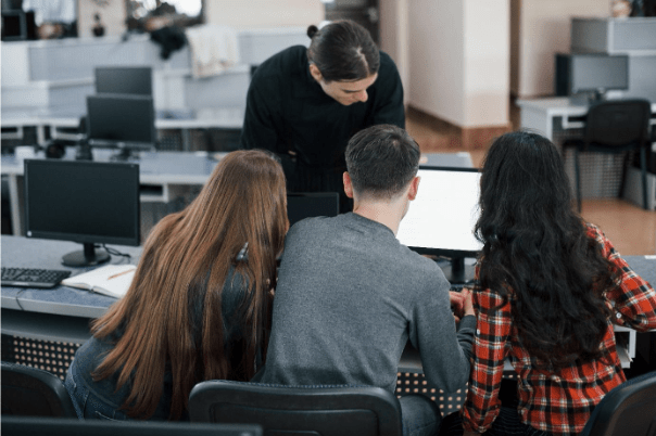 Weiterbildung 2026: Welche Förderungen Arbeitnehmer und Unternehmen nutzen können
